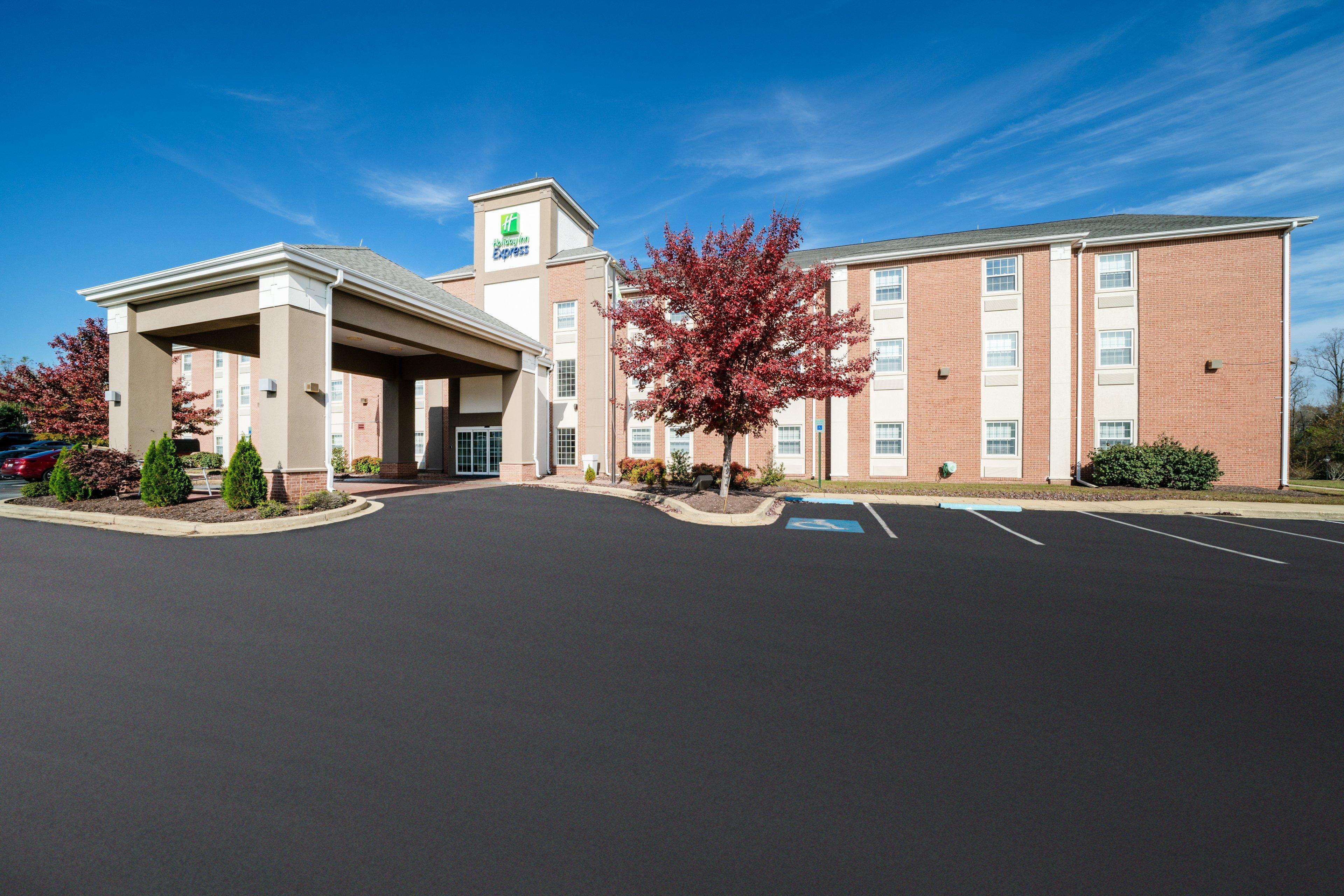 Holiday Inn Express Prince Frederick By Ihg Exterior photo