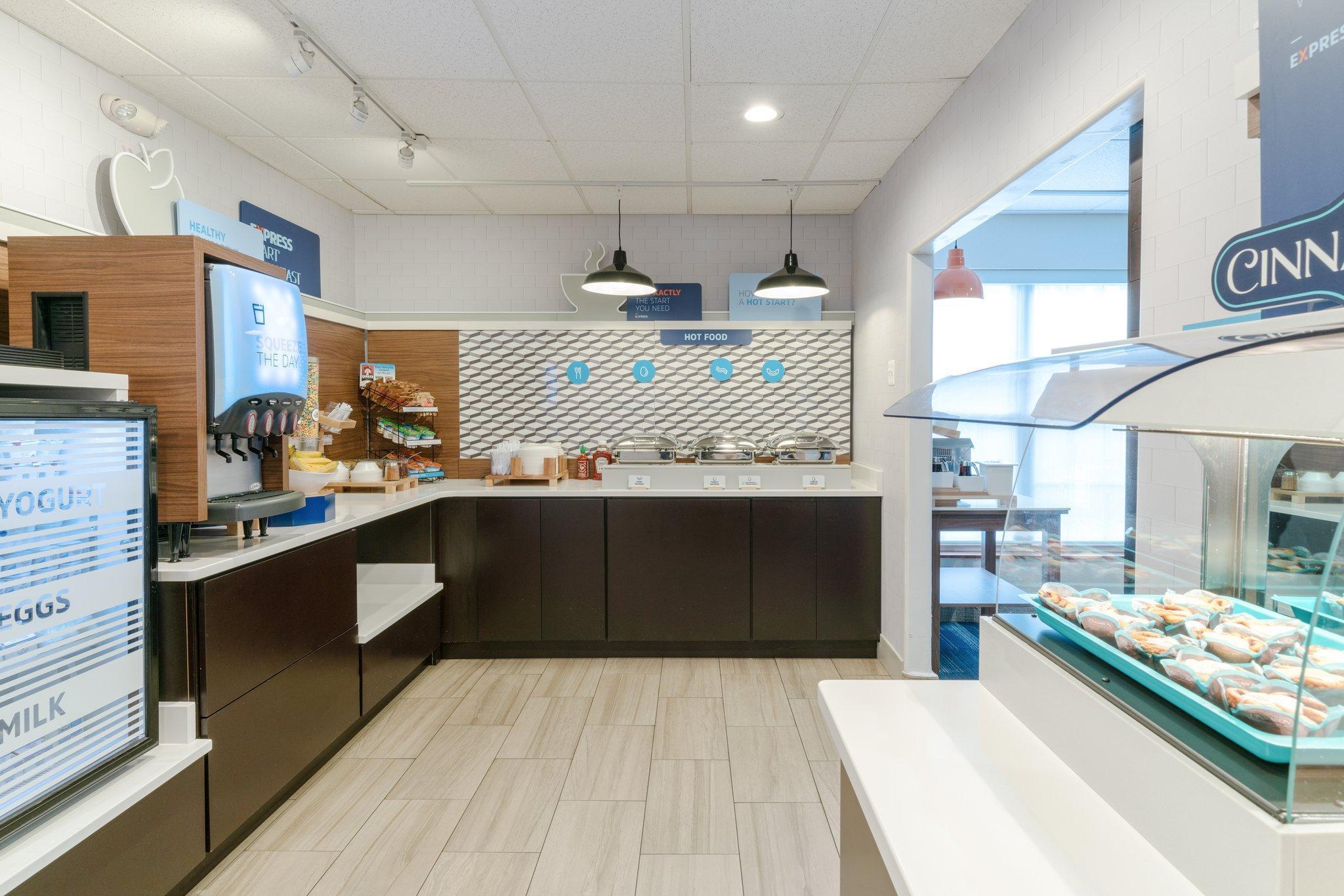 Holiday Inn Express Prince Frederick By Ihg Exterior photo