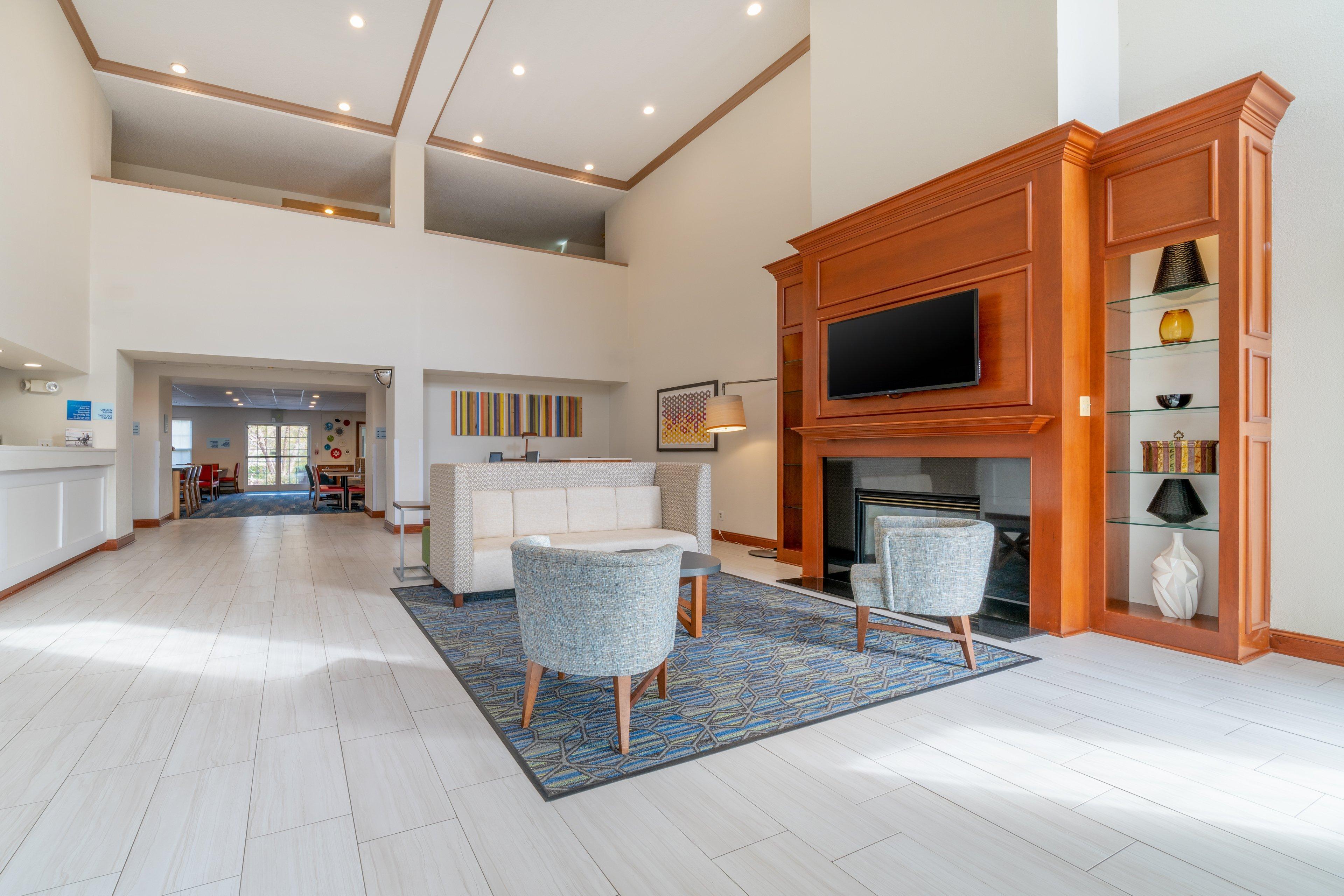 Holiday Inn Express Prince Frederick By Ihg Exterior photo