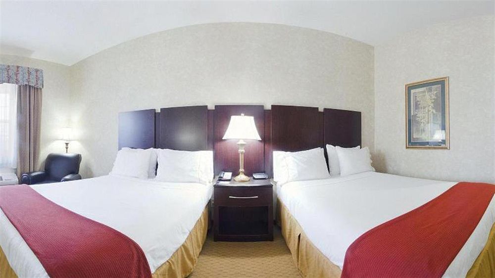 Holiday Inn Express Prince Frederick By Ihg Exterior photo
