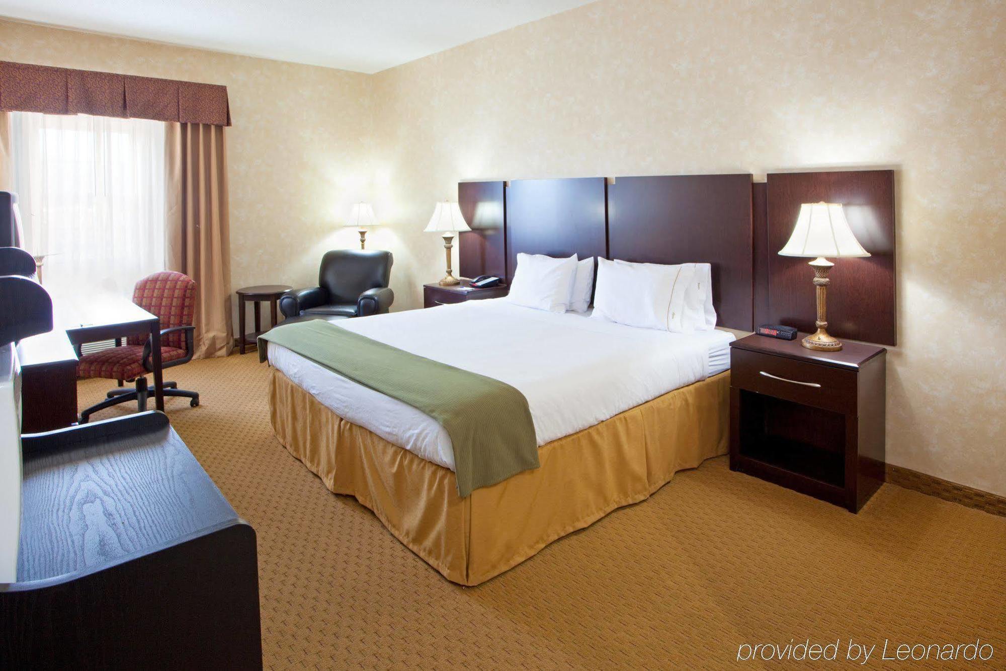Holiday Inn Express Prince Frederick By Ihg Exterior photo