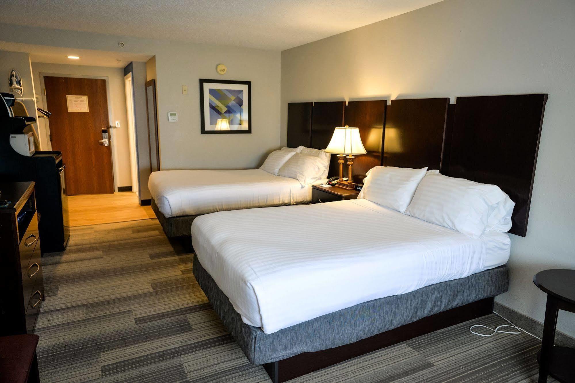Holiday Inn Express Prince Frederick By Ihg Exterior photo