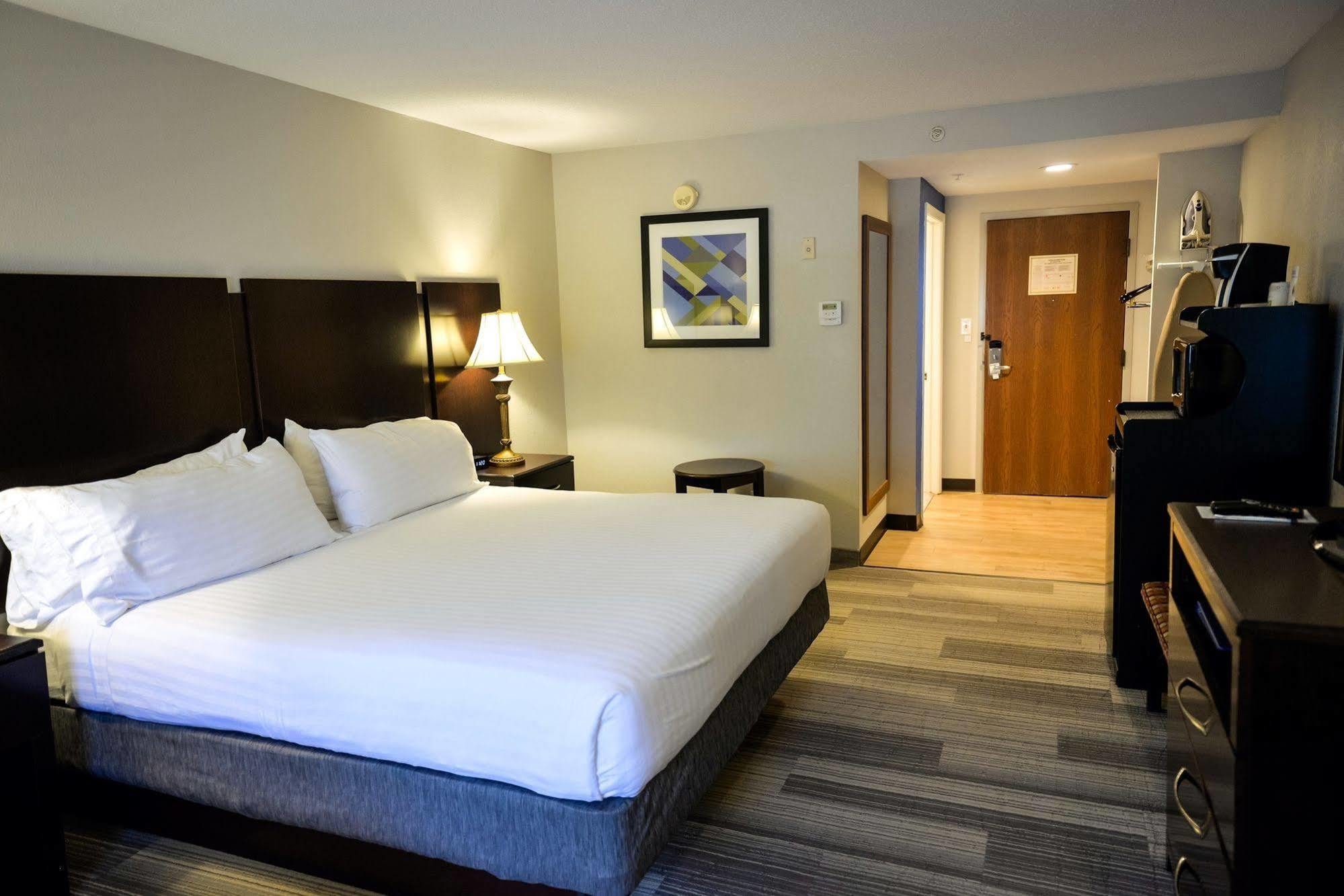 Holiday Inn Express Prince Frederick By Ihg Exterior photo