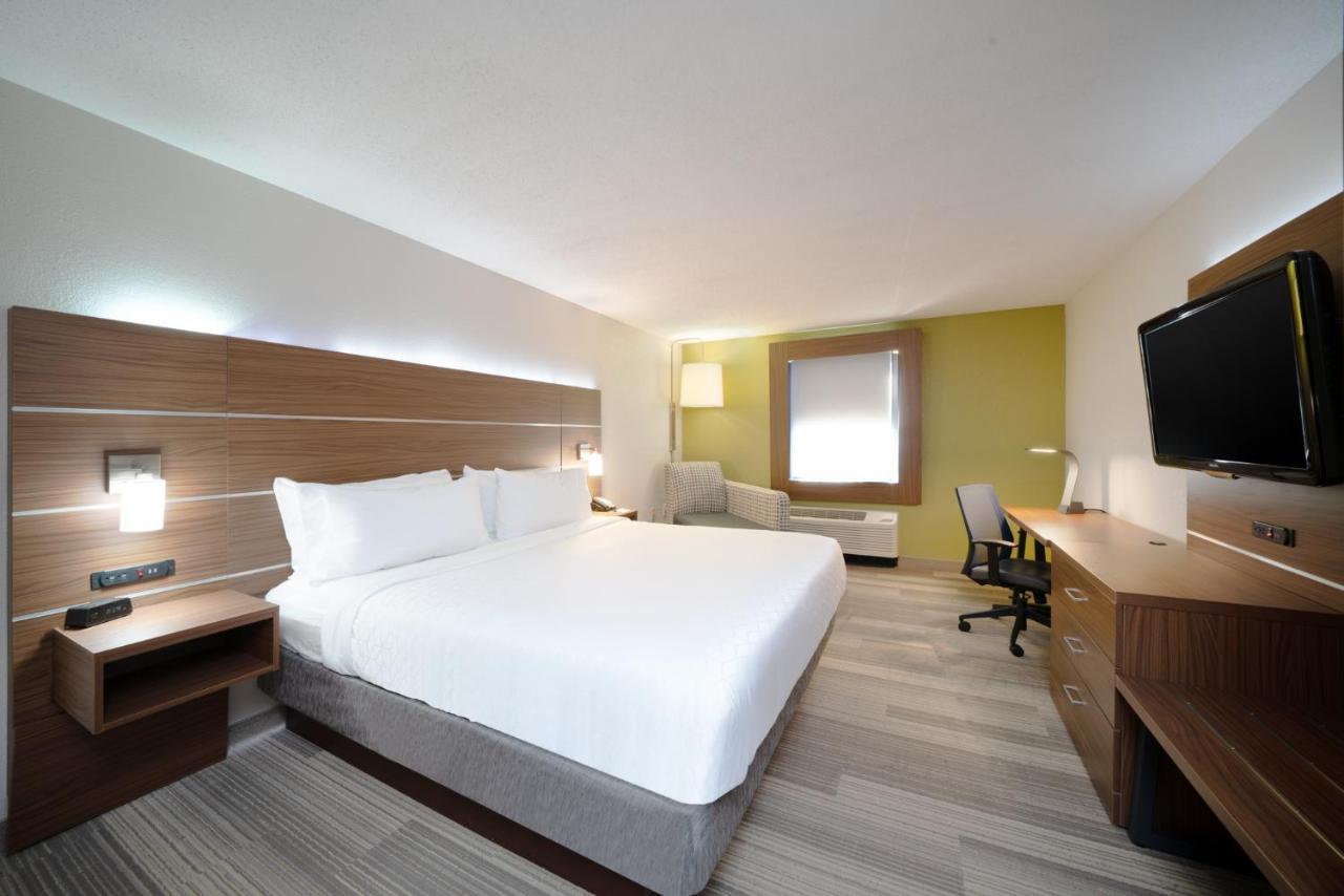 Holiday Inn Express Prince Frederick By Ihg Exterior photo